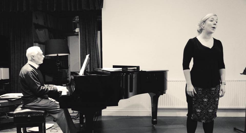 Sara de Visser singing a solo